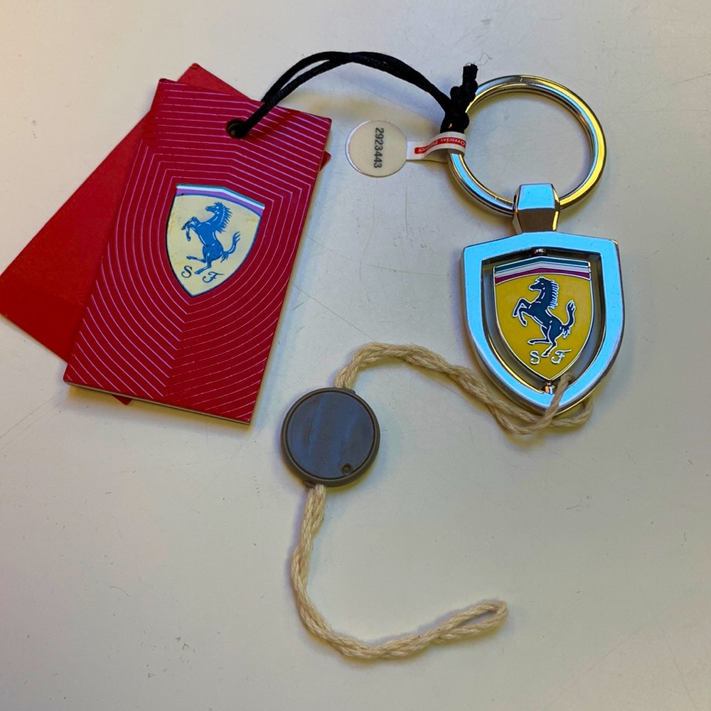 Ferrari Authentic Italian yellow enamel flip shield key ring Vintage #2923443